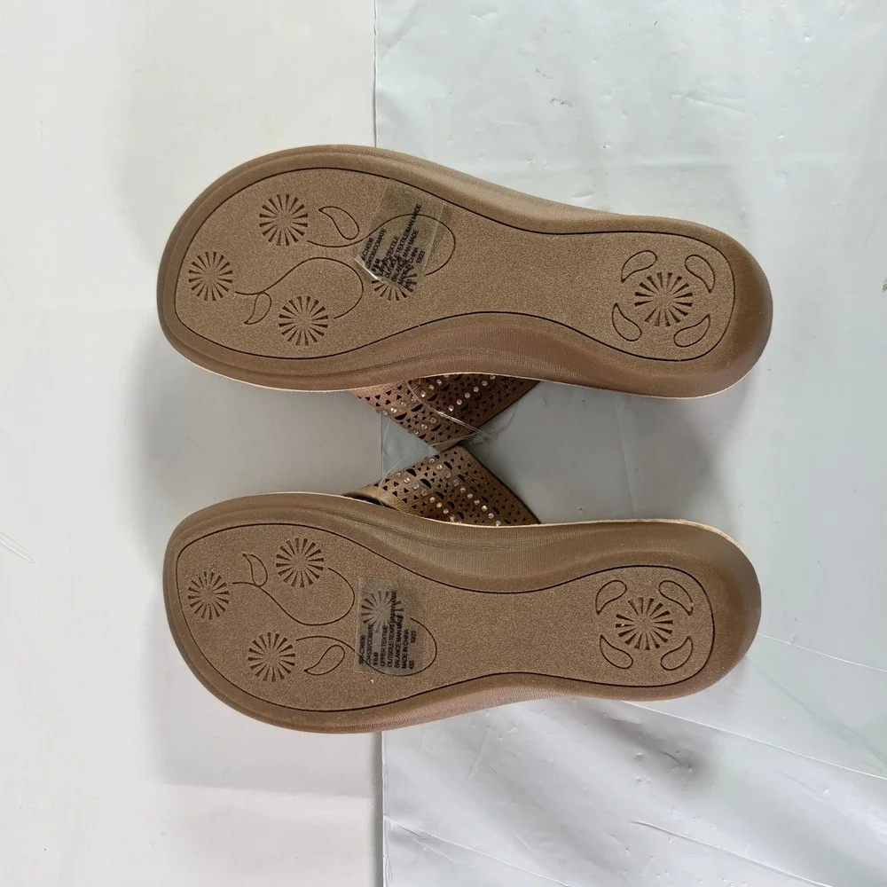 Cliffs by White Mountain Comate Tan Flip Flop Wedge Sandals Women's Size 9.5M